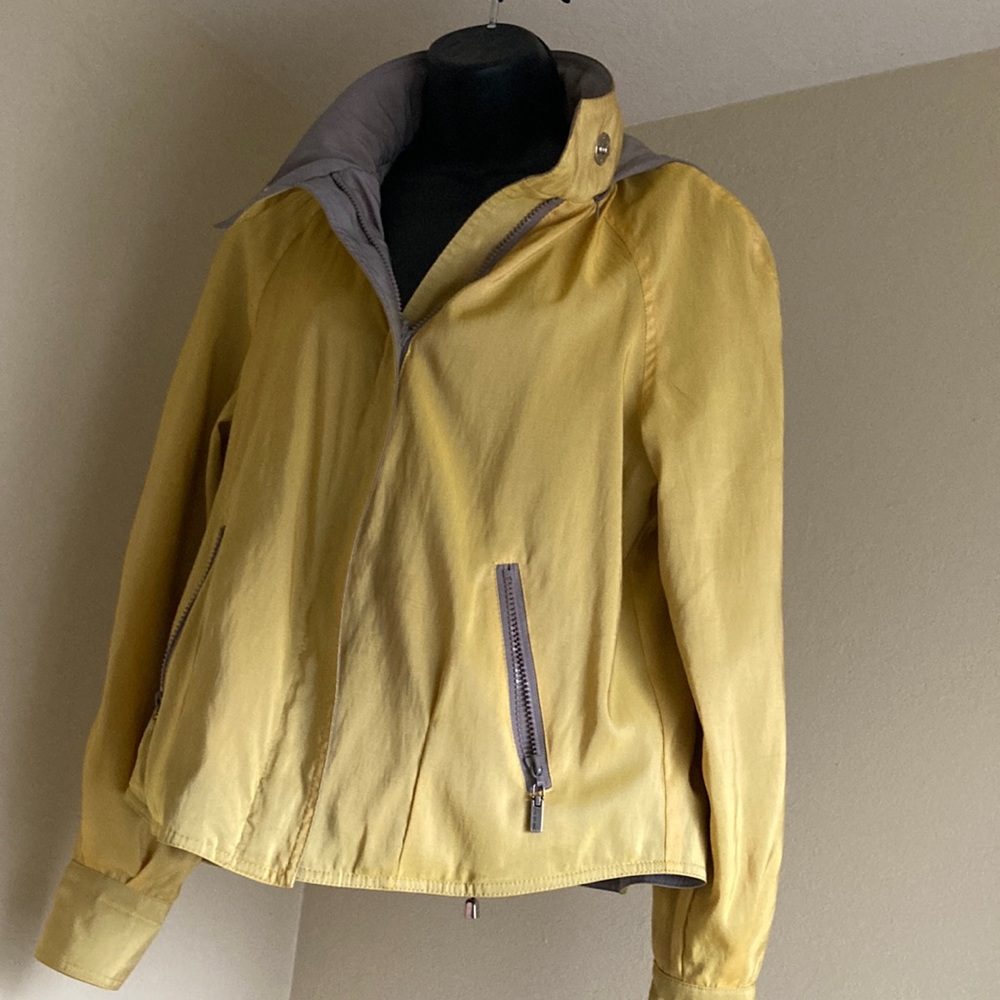 Mycra Pac Now reversible short jacket.